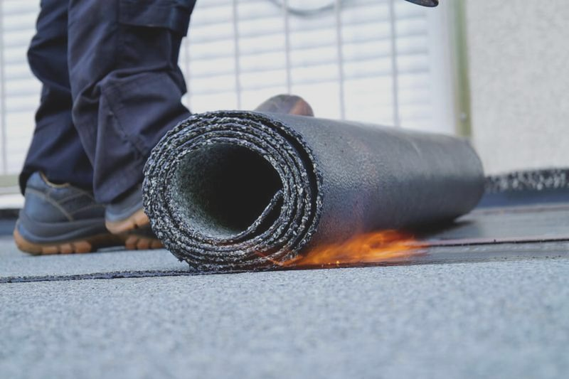 Jak położyć papę na tarasie? Szczelna hydroizolacja krok po kroku
