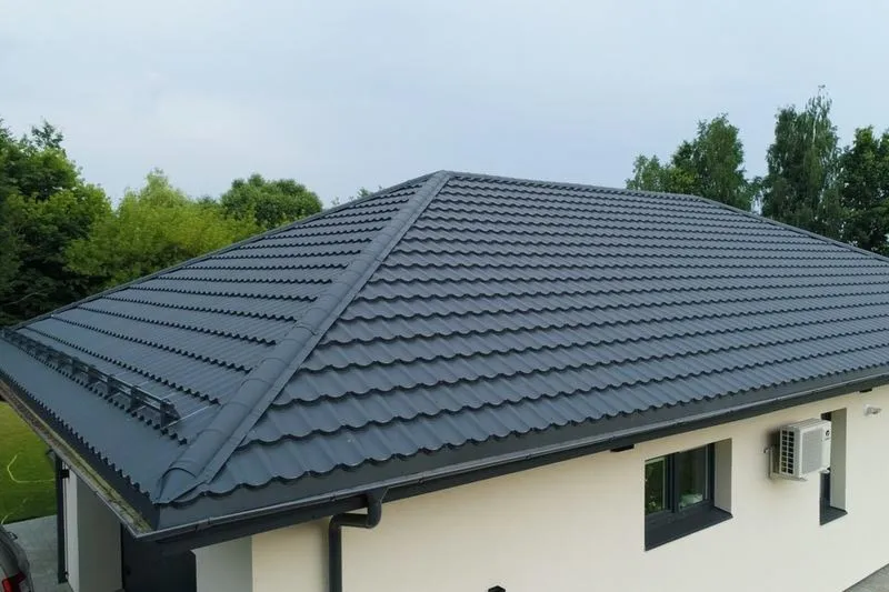 Z czego dach na wiatę: materiały, koszty i praktyczne porady
