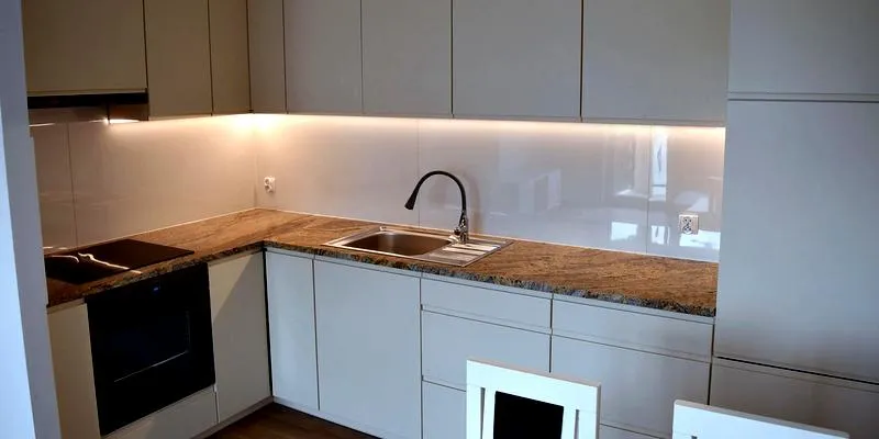 Aranżacja kremowej kuchni