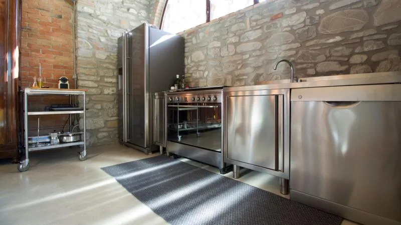 Czyszczenie kuchni inox